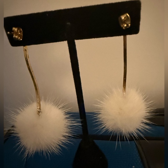 NWOT Genuine White Mink Pom Pom Dangling Gold-Tone Post Earrings. - Picture 2 of 5